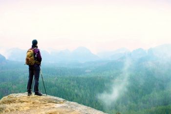 Зачем на рюкзаках петля снизу? Зачем на рюкзаках петля снизу?