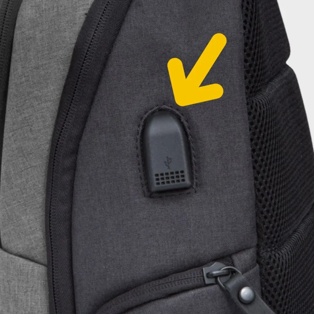 Выводы под гарнитуру — связывают гаджеты с рюкзаком